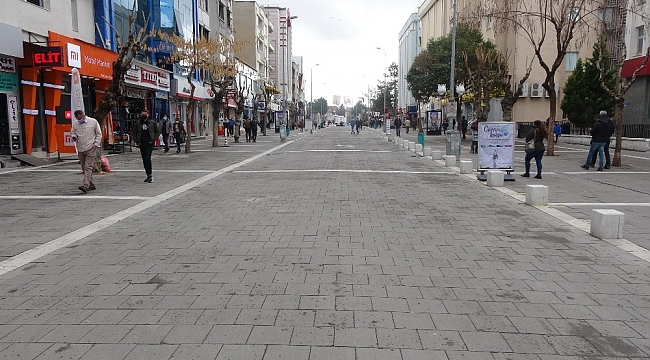 Uşak rehavete kapılmadı, caddeler boş kaldı