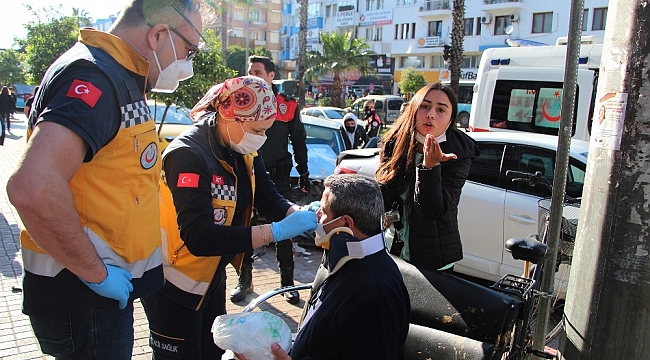 Üzerlerine gelip kaldırıma çıkan otomobilden son anda kaçarak kurtuldular