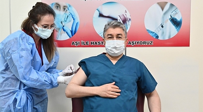 Vali Erdinç Yılmaz, korona virüs aşısının ikinci dozunu yaptırdı