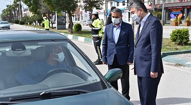 Vali Erdinç Yılmaz'ın korona virüsle mücadelesi takdir topluyor