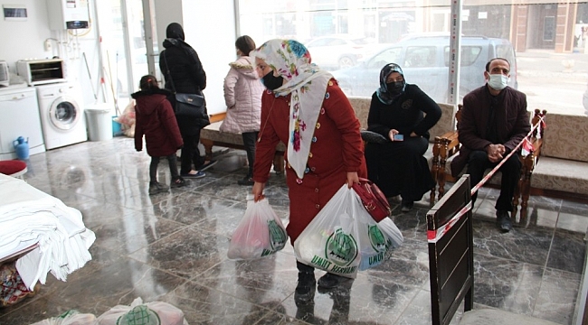 Van Umut Kervanı'ndan 510 aileye gıda yardımı