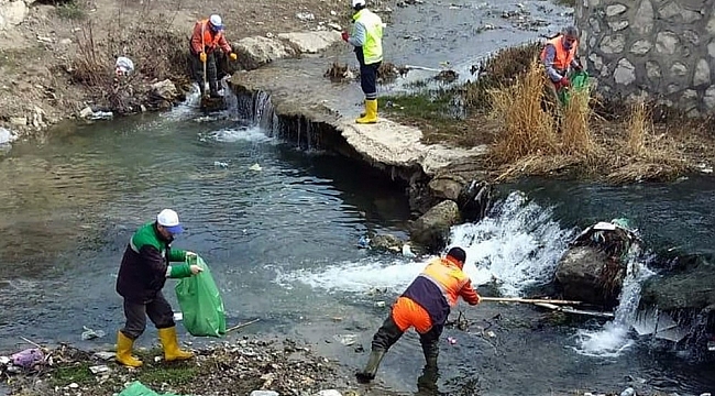 Van'da dere yatakları çöplerden arındırıldı