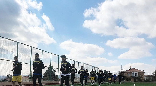 Vanlı 'Pelle'nin oğlu hem antrenörlük hem takım kaptanlığı yapıyor