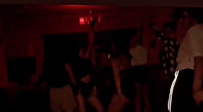 Villada DJ eşliğinde korona partisi