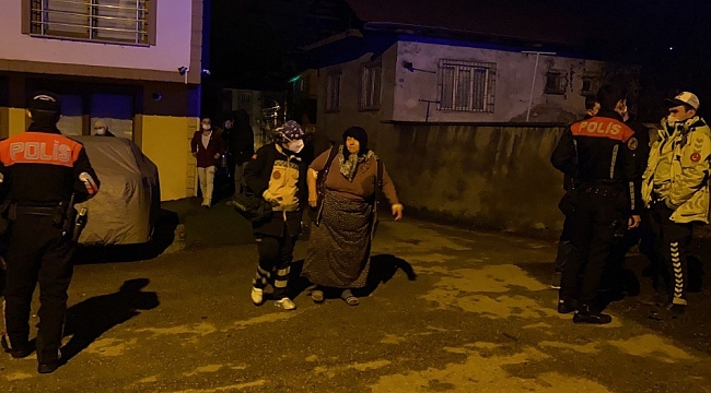 Yangında dumandan etkilenen anne ile oğlu hastaneye kaldırıldı