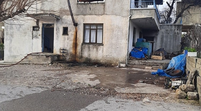 Yangını fark eden oğlu annesini alevlerin arasında kalmaktan kurtardı