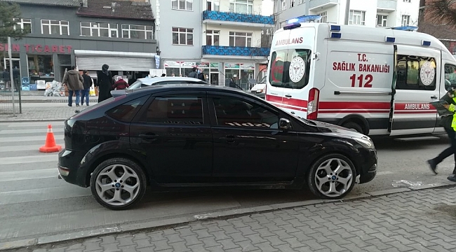 Yaya geçidinde otomobilin çarptığı 2 kadın yaralandı