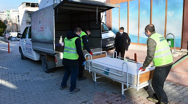 Yıldırım Belediyesi'nden 120 yaşındaki Emine Teyzeye hasta yatağı yardımı