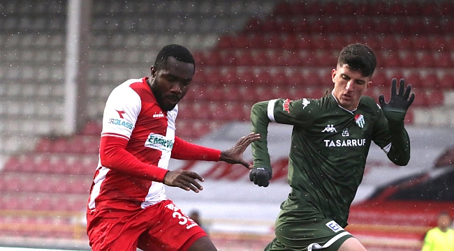 Yine hakem darbesi yiyen Bursaspor'un play-off umudu azaldı