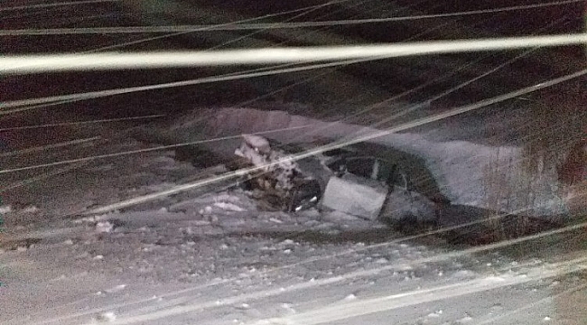 Yoldan çıkan otomobil dereye düştü: 1 yaralı