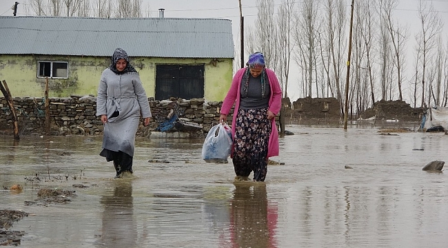 Yüksekova sulara gömüldü