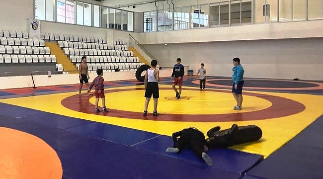 Yunusemreli güreşçiler müsabakalar için gün sayıyor