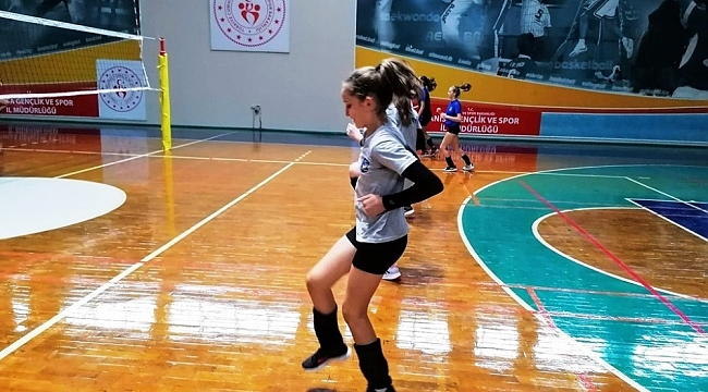 Yunusemreli voleybolcular sezona hazırlanıyor