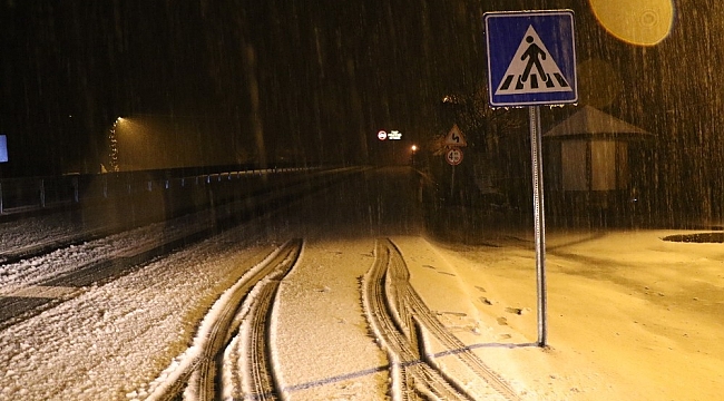 Zonguldak-Ereğli karayolunda yoğun kar yağışı