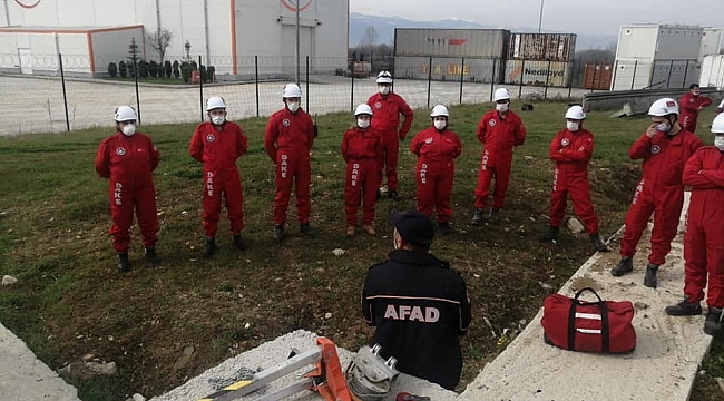 21 Kişi tüm eğitimleri başarı ile geçti