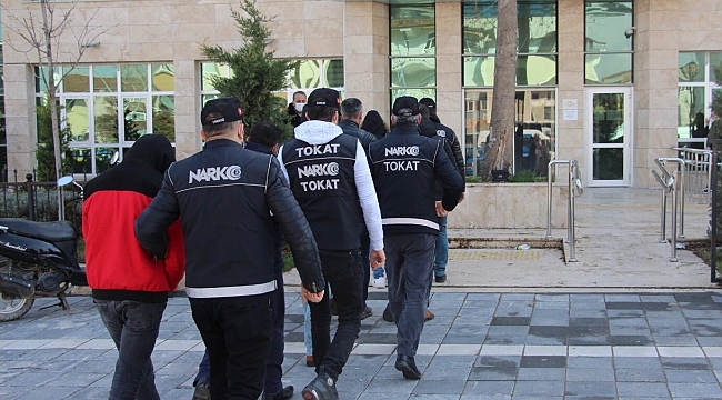 4 ilde sokak satıcılarına yönelik operasyon: 7 tutuklama