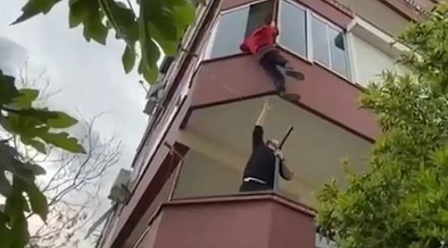 Anahtarı içeride unutan gencin tehlikeli eve giriş yöntemi