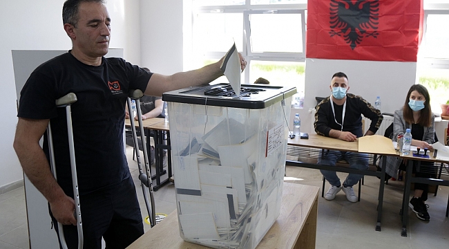 Arnavutluk'ta Sosyalist Parti seçimi önde götürüyor