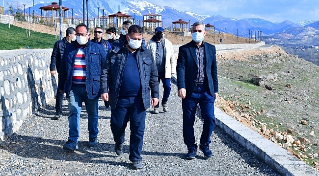 Başkan Çınar, yapımı süren seyir terasını inceledi