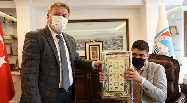 Başkan Palancıoğlu, makamını otizmli Eren'e bıraktı