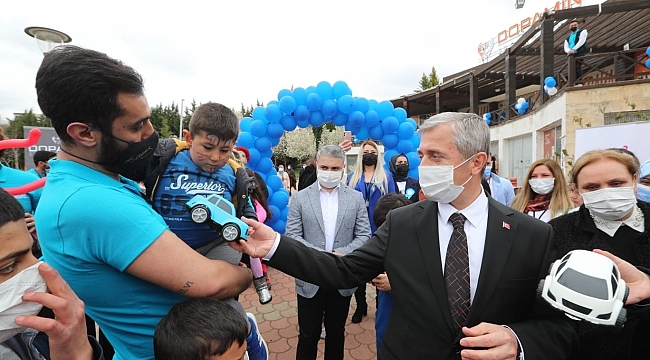 Başkan Tahmazoğlu, Otizmli çocukları ziyaret etti