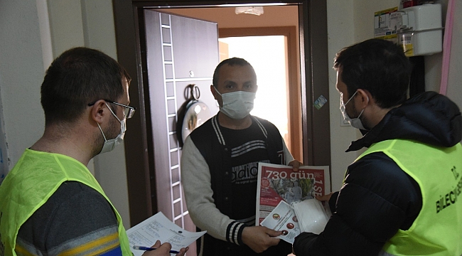 Bilecik'te kapı kapı gezerek 110 bin maske dağıttılar