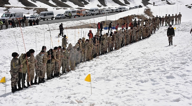 Bitlis'te 100 korucunun katıldığı çığ tatbikatı yapıldı