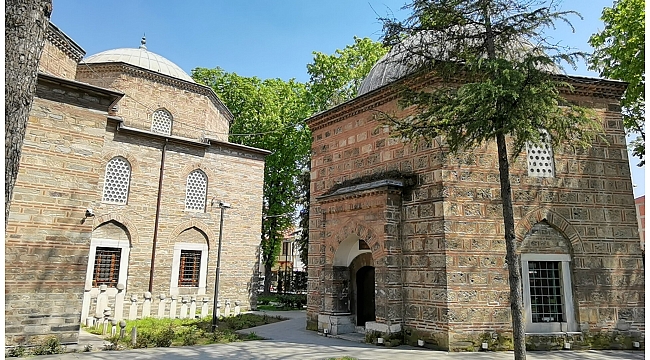 Bursa'da türbeye çirkin saldırı