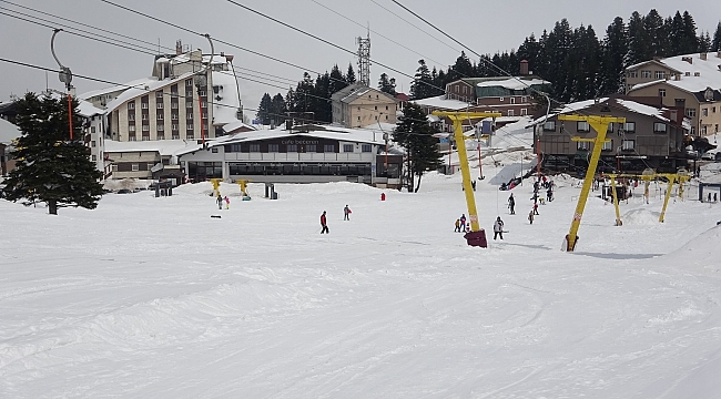 Bursa kırmızıya döndü, Uludağ'da pistler boşaldı
