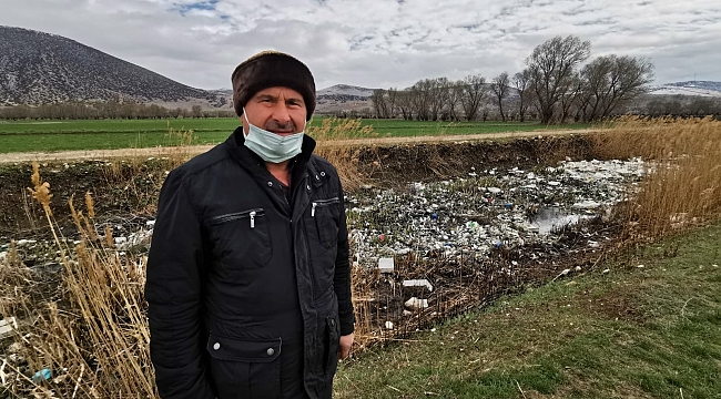 Büyük Menderes Nehri'ndeki çöp birikintileri görenlerin içini sızlattı