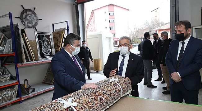 Büyükkılıç el emeği göz nuru ürünlerin yer aldığı e38'i yerinde inceledi
