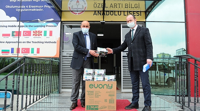 Canik Belediyesi'nden okullara maske