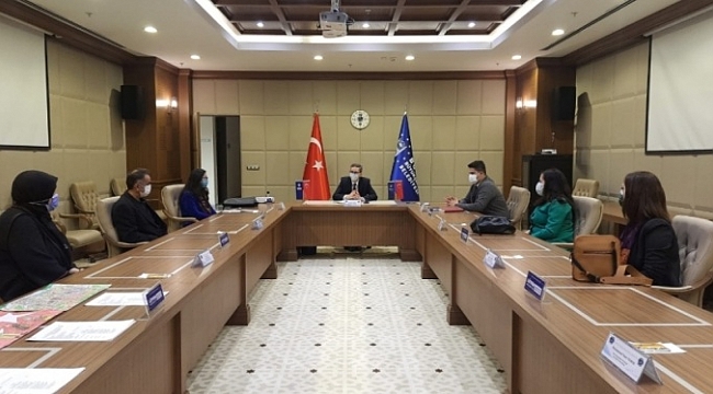 Çocuklar gelenekleri resmetti