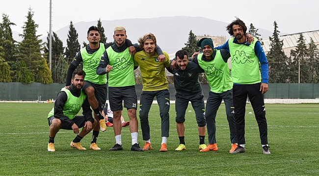 Deplasmandan dönen Denizlispor, Kasımpaşa maçına hazırlanıyor