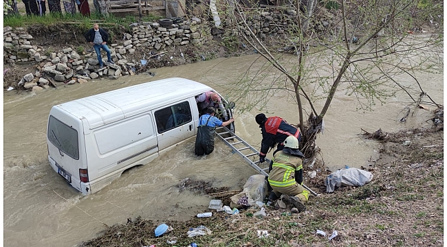 Dereye uçan araçtan kurtardılar