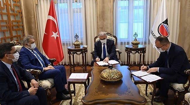 Diyarbakır Valisi Karaloğlu'ndan çocuklara gezici kütüphane sözü