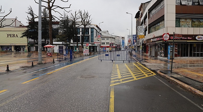 Düzce'de cadde ve sokaklar boş kaldı
