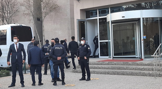 Bildiri yayınlayan amirallerin gözaltı süresi uzatıldı