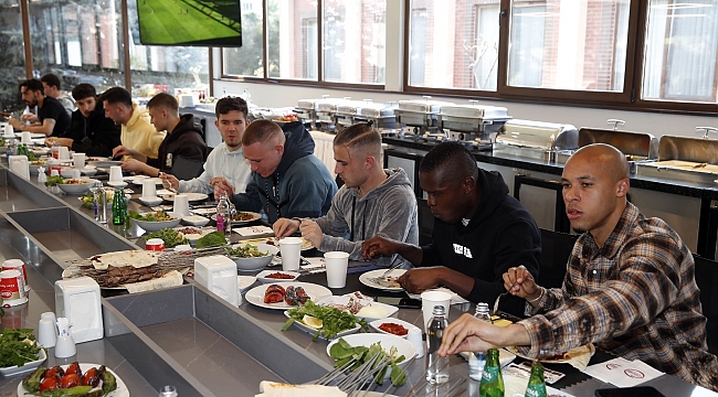 Fenerbahçe, barbeküde bir araya geldi