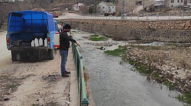 Gürün'de larvalara karşı ilaçlamalar başladı