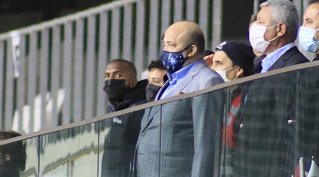Hak mahrumiyeti biten Murat Sancak tribünde yerini aldı