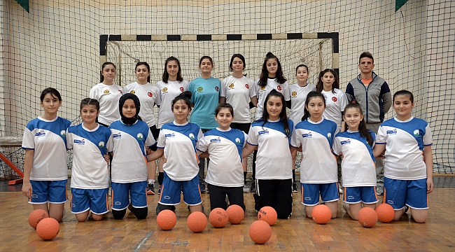 Hentbolun sultanları akademide yetişiyor