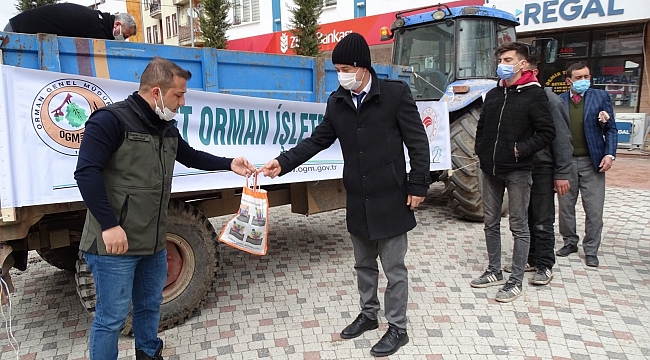 Hisarcık'ta vatandaşlara ücretsiz fidan dağıtıldı