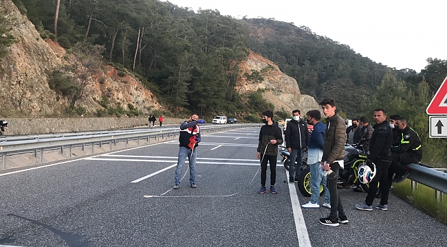 İki arkadaş motosiklet kazasında hayatını kaybetti