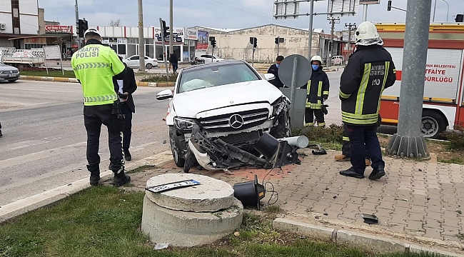 İki otomobil çarpıştı: 2 yaralı