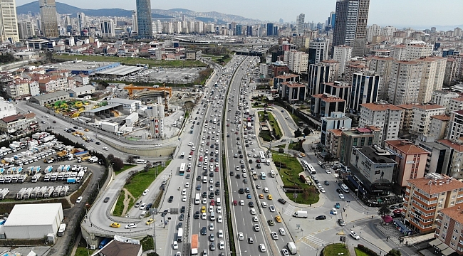 İstanbul'da hafta sonu kısıtlaması öncesi trafik yüzde 70'e ulaştı