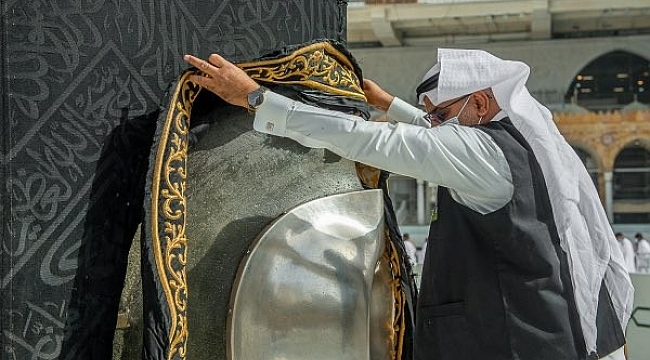Kabe örtüsünün bakım çalışmaları başladı
