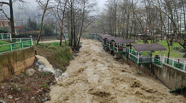 Karlar eridi…Derekızık ve Saitabat dereleri taştı