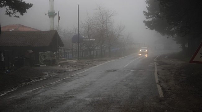 Kazdağları'nda sis ve yağışlı hava trafiği olumsuz etkiliyor