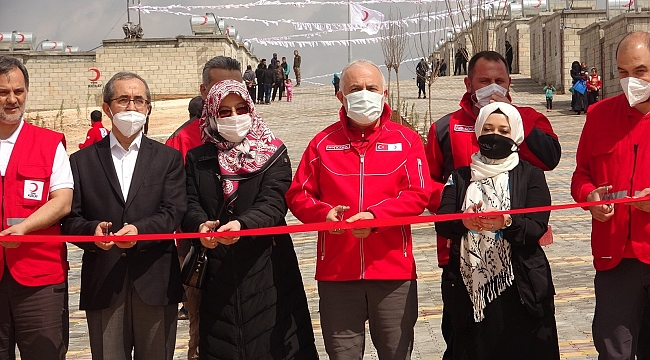 Kızılay İdlib'de yapımını tamamladığı 748 briket evi ihtiyaç sahiplerine teslim etti